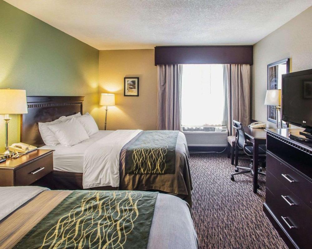 Standard Queen Room with Two Queen Beds - Non-Smoking interior