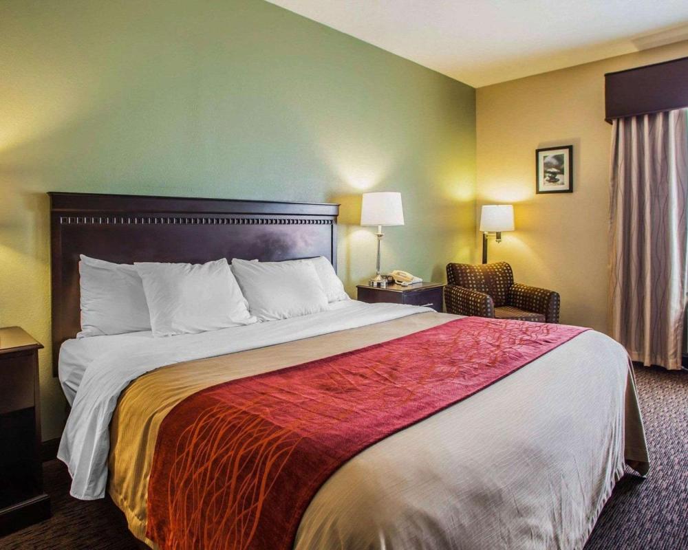 King Room - Non-Smoking interior